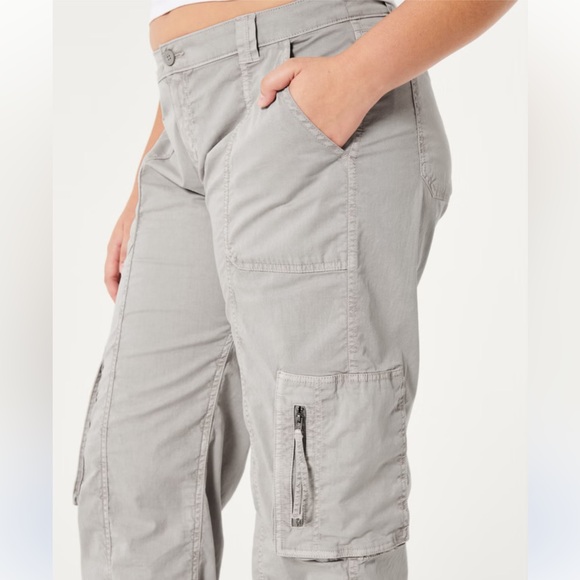 Hollister Low-Rise Baggy Zipper Pocket Cargo Pants - Size w26Regular (length) - Picture 2 of 9